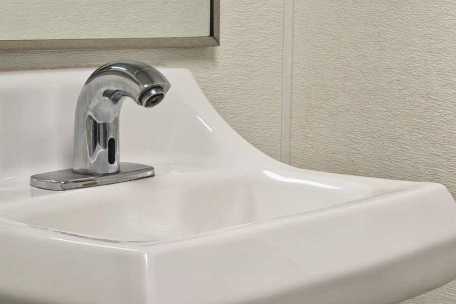 5 Benefits Of Touchless Faucets In Your Home Sirius Plumbing   Benefits Of Touchless Faucets In Your Home 900x600 